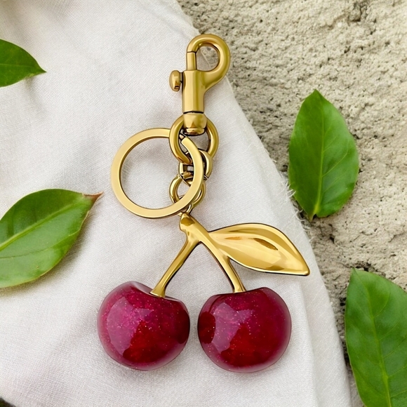 🆕️ Glitzy Cherry Delight Fashion Glitter Resin Cherry Bag Gold Charm Keychain - Picture 3 of 13